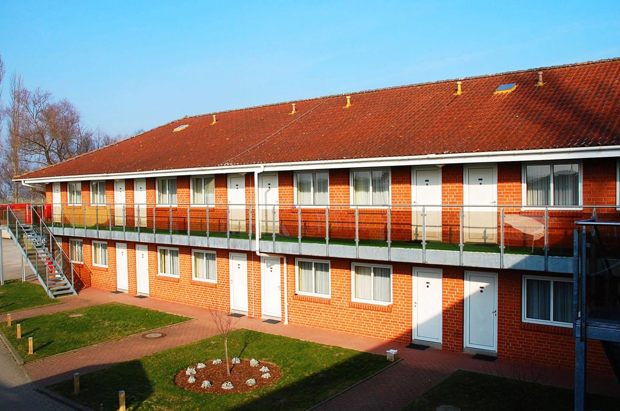 Hotel Ziegenkrug Rostocker Tor Lambrechtshagen Exterior foto